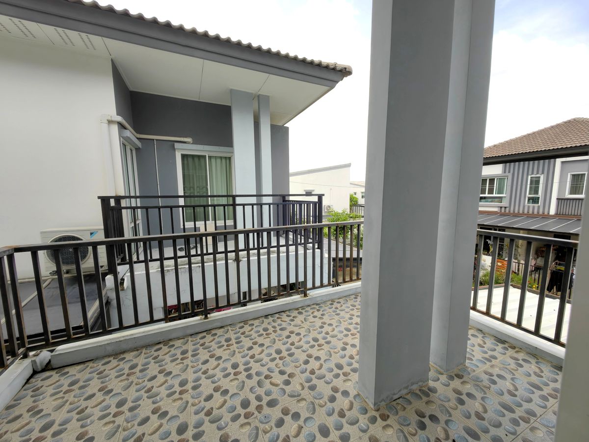 ขายบ้านนวมินทร์ รามอินทรา : บ้านแฝด 2 ชั้น อิคอนเนเจอร์ รามอินทรา 109 ใกล้ถนนรามอินทรา ใกล้รถไฟฟ้าสายสีชมพู แถมเฟอร์พร้อมเข้าอยู่ได้เลย ถูกสุดในโครงการ