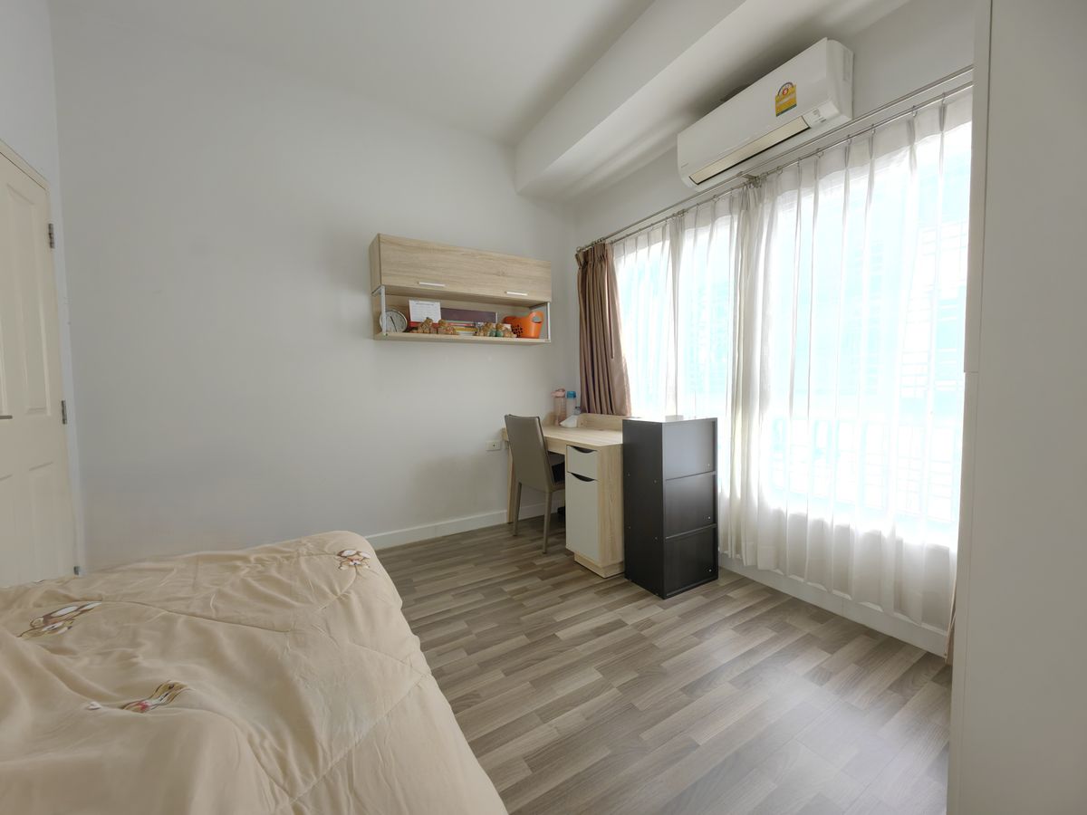 ขายบ้านนวมินทร์ รามอินทรา : บ้านแฝด 2 ชั้น อิคอนเนเจอร์ รามอินทรา 109 ใกล้ถนนรามอินทรา ใกล้รถไฟฟ้าสายสีชมพู แถมเฟอร์พร้อมเข้าอยู่ได้เลย ถูกสุดในโครงการ