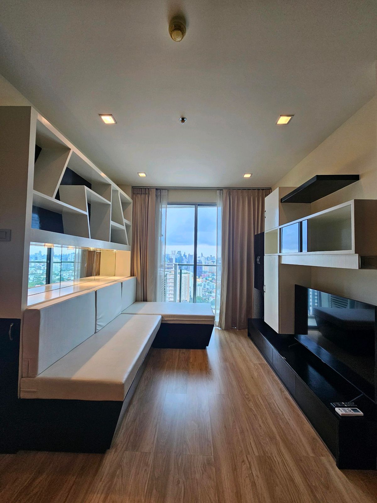 ให้เช่าคอนโดอ่อนนุช อุดมสุข : ให้เช่า🔥 Skywalk Condo 2 ห้องนอน ชั้นสูง วิงสวย