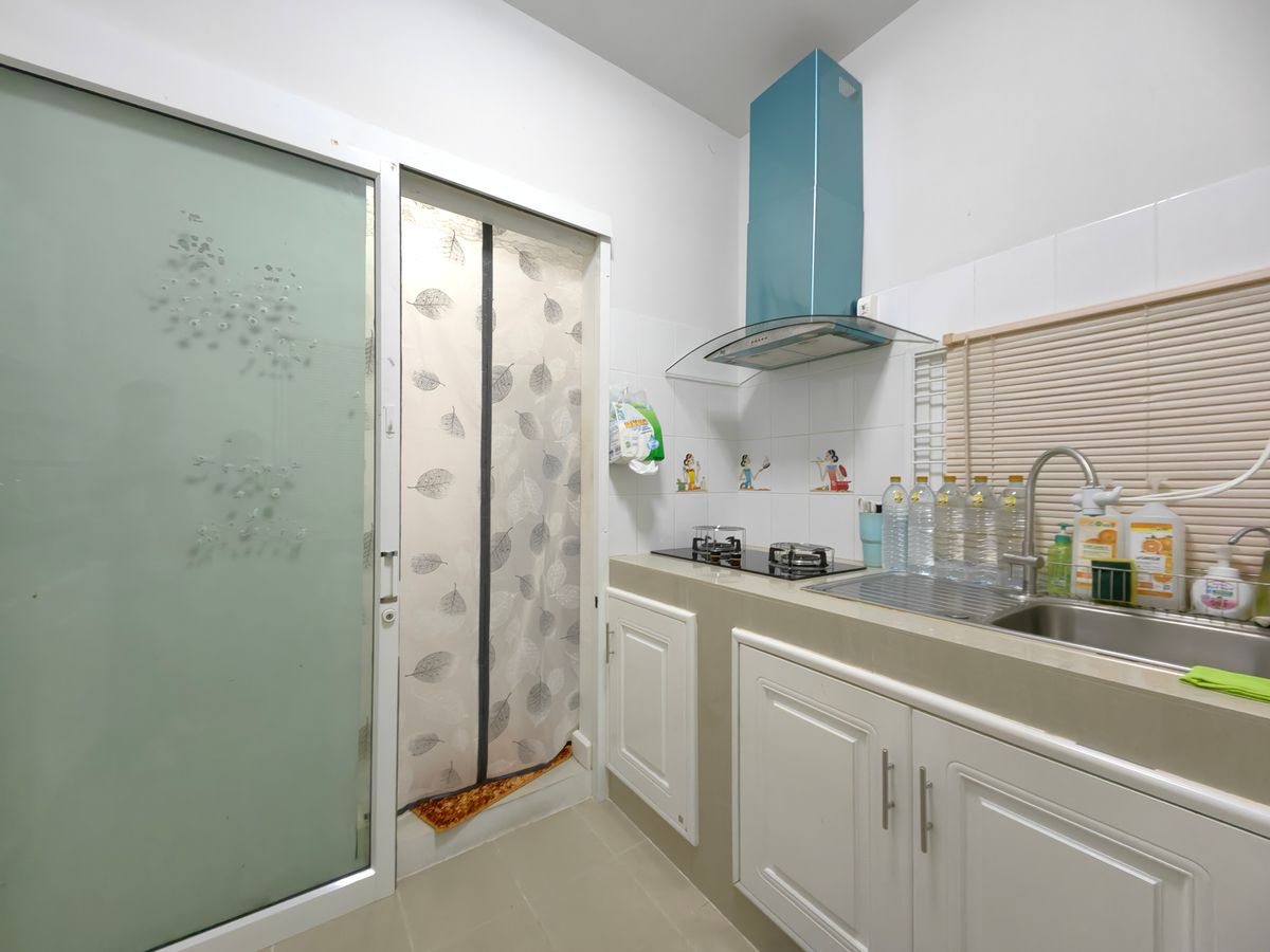 ขายบ้านนวมินทร์ รามอินทรา : บ้านแฝด 2 ชั้น อิคอนเนเจอร์ รามอินทรา 109 ใกล้ถนนรามอินทรา ใกล้รถไฟฟ้าสายสีชมพู แถมเฟอร์พร้อมเข้าอยู่ได้เลย ถูกสุดในโครงการ