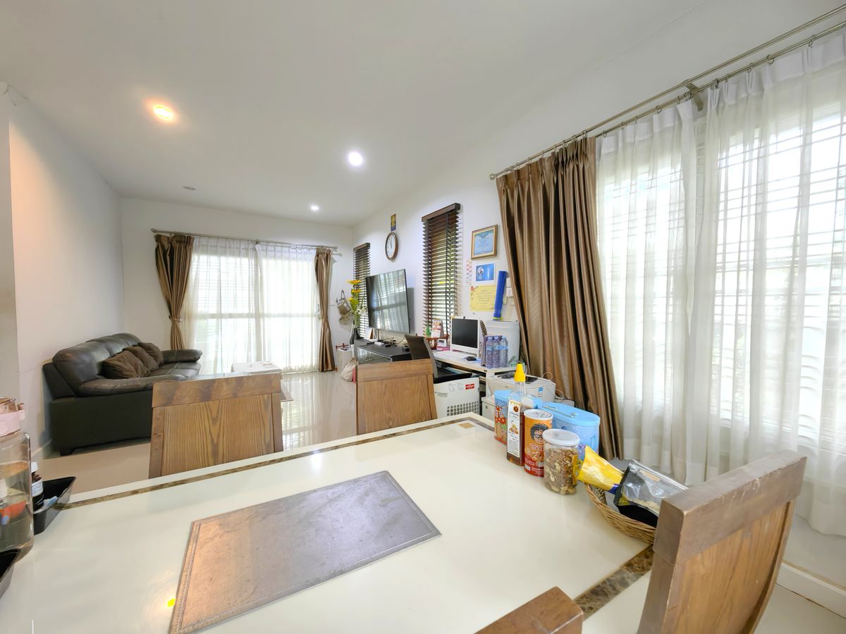 ขายบ้านนวมินทร์ รามอินทรา : บ้านแฝด 2 ชั้น อิคอนเนเจอร์ รามอินทรา 109 ใกล้ถนนรามอินทรา ใกล้รถไฟฟ้าสายสีชมพู แถมเฟอร์พร้อมเข้าอยู่ได้เลย ถูกสุดในโครงการ