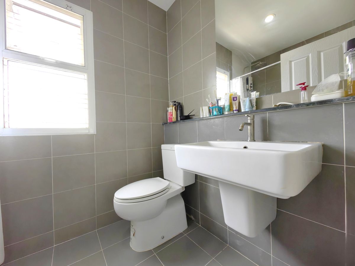 ขายบ้านนวมินทร์ รามอินทรา : บ้านแฝด 2 ชั้น อิคอนเนเจอร์ รามอินทรา 109 ใกล้ถนนรามอินทรา ใกล้รถไฟฟ้าสายสีชมพู แถมเฟอร์พร้อมเข้าอยู่ได้เลย ถูกสุดในโครงการ