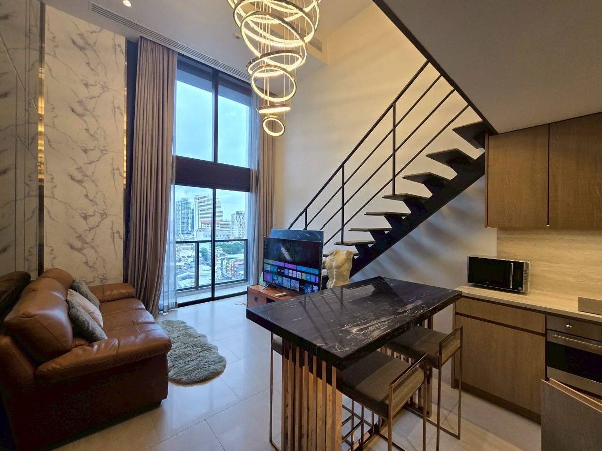 ให้เช่าคอนโดสีลม ศาลาแดง บางรัก : ✨Rare unit✨Duplex room  for rent at The Lofts Silom🏙️