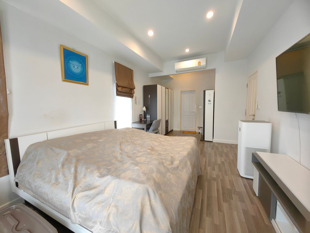 ขายบ้านนวมินทร์ รามอินทรา : บ้านแฝด 2 ชั้น อิคอนเนเจอร์ รามอินทรา 109 ใกล้ถนนรามอินทรา ใกล้รถไฟฟ้าสายสีชมพู แถมเฟอร์พร้อมเข้าอยู่ได้เลย ถูกสุดในโครงการ