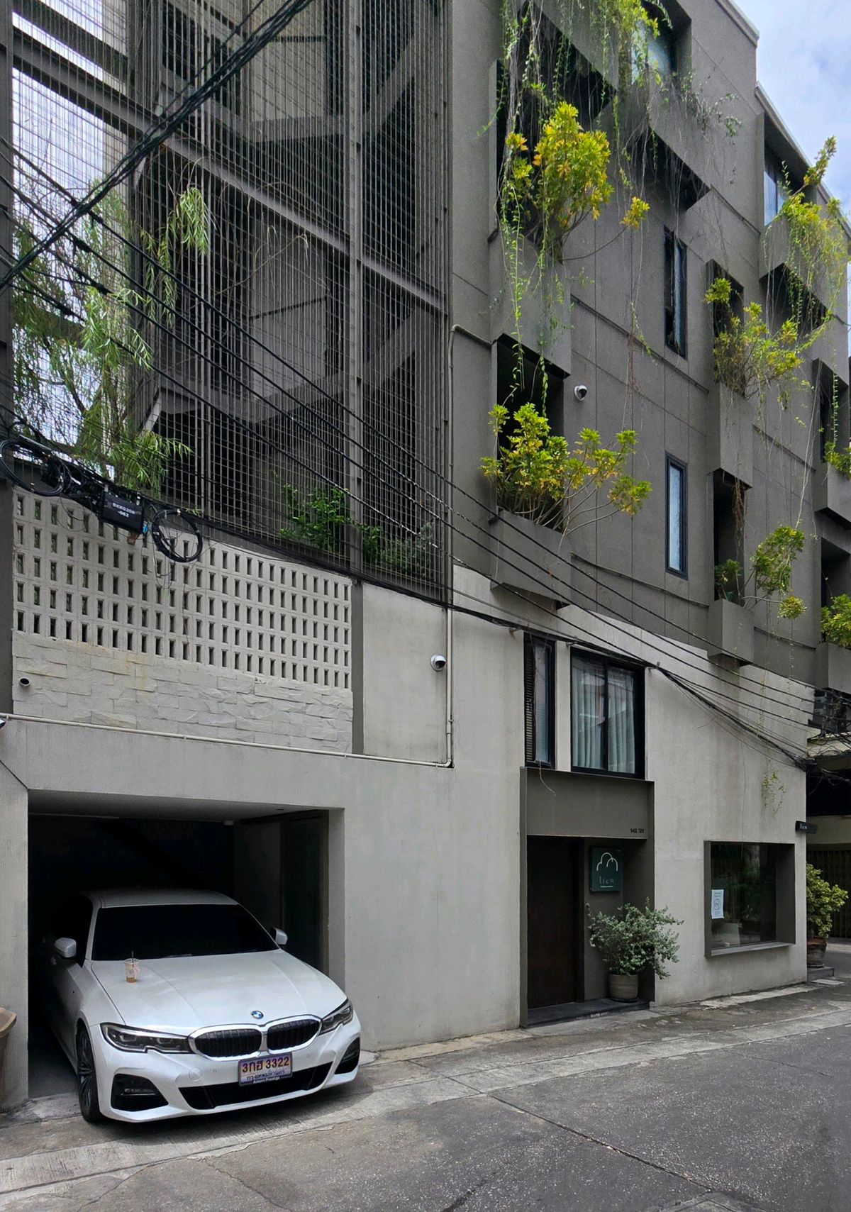 ขายกิจการโรงแรม & กิจการอพาร์ตเมนต์สีลม ศาลาแดง บางรัก : A boutique hotel with indigenous charm [Liew Boutique Residence]
โรงแรมบูทีค ที่เต็มไปด้วยเสน่ห์แบบดั้งเดิมของท้องถิ่น บนถนนทรัพย์ (สี่พระยา) ใกล้ MRT สามย่าน เพียง 290 ม. รับรายได้ทันที Yield 9-12%
(Exclusive Listing)