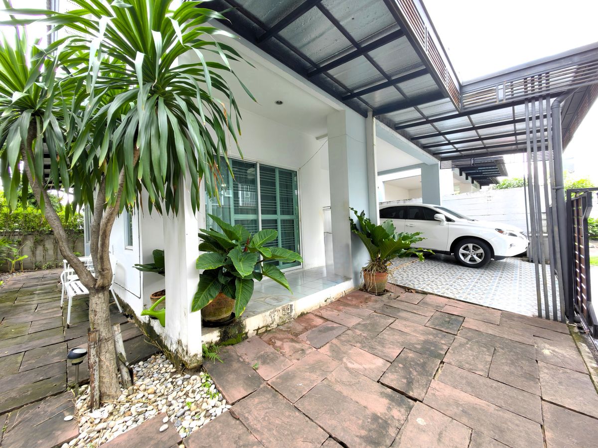 ขายบ้านนวมินทร์ รามอินทรา : บ้านแฝด 2 ชั้น อิคอนเนเจอร์ รามอินทรา 109 ใกล้ถนนรามอินทรา ใกล้รถไฟฟ้าสายสีชมพู แถมเฟอร์พร้อมเข้าอยู่ได้เลย ถูกสุดในโครงการ