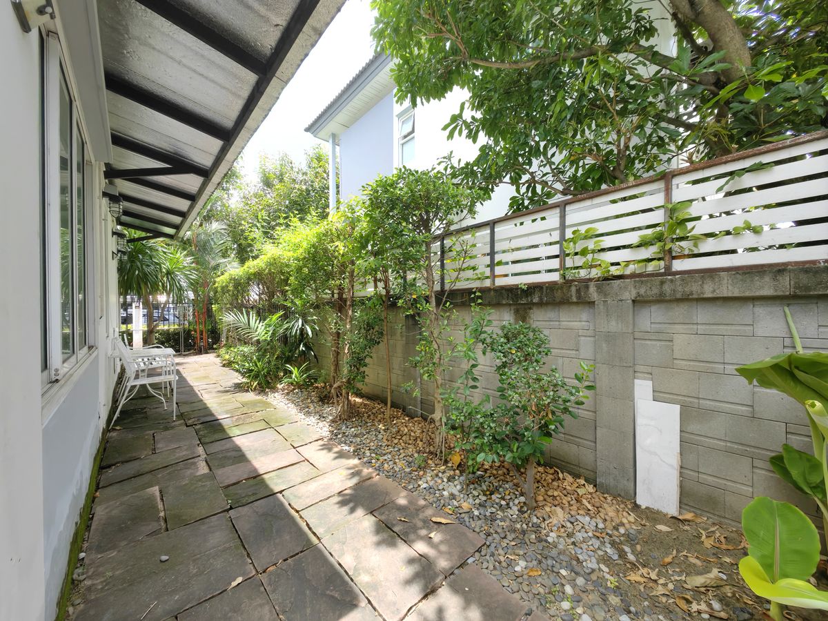 ขายบ้านนวมินทร์ รามอินทรา : บ้านแฝด 2 ชั้น อิคอนเนเจอร์ รามอินทรา 109 ใกล้ถนนรามอินทรา ใกล้รถไฟฟ้าสายสีชมพู แถมเฟอร์พร้อมเข้าอยู่ได้เลย ถูกสุดในโครงการ