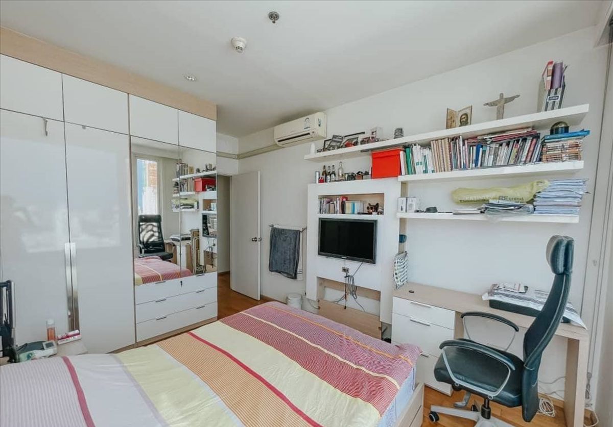 ขายคอนโดราชเทวี พญาไท : ขายด่วน! ต่อรองได้ค่ะ ห้องตำแหน่งดี เลเอาท์สวยมาก ๆ เจ้าของอยู่เอง ได้วิวตึกใบหยก และทำเลใจกลางเมืองพญาไท ราชเทวี ที่หาจากไหนไม่ได้แล้วว สนใจติดต่อเซลล์ประจำโครงการ 0876358339 