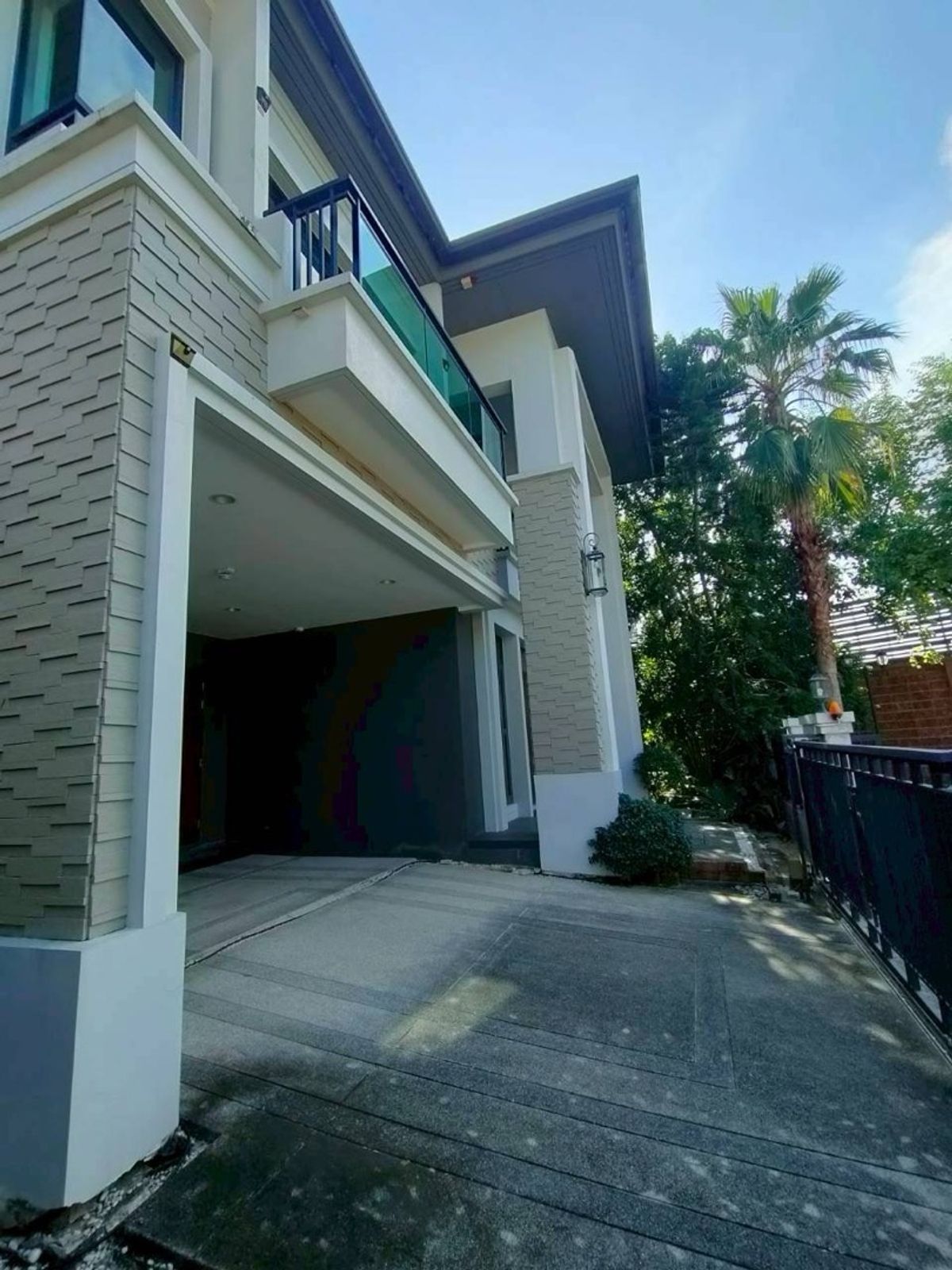 For RentHouseEakachai, Bang Bon : 🔥 Luxury Corner House for Rent – Grand Bangkok Boulevard Sathorn – Opposite Garden, with Koi Pond & Private Landscape