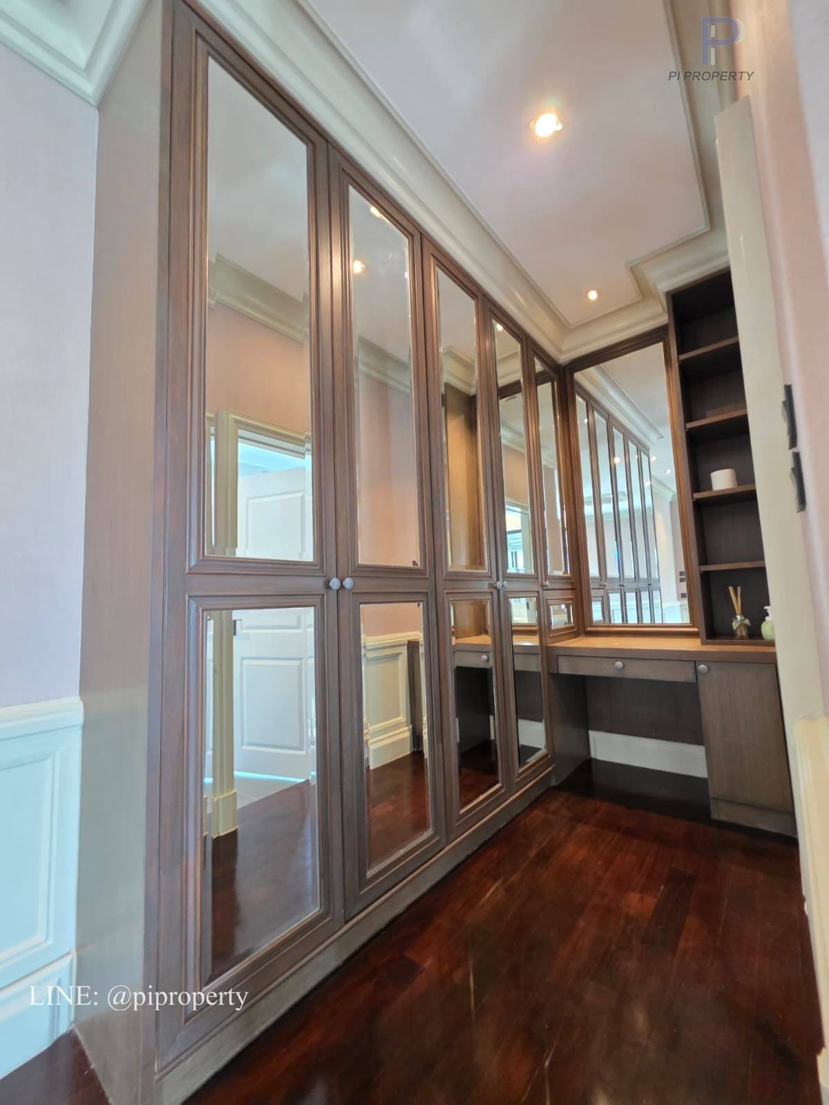 ให้เช่าบ้านบางนา แบริ่ง ลาซาล : ให้เช่า: วิลล่าหรูในโครงการแกรนด์ บางกอก บูเลอวาร์ด สุขุมวิท 4 ห้องนอน 5 ห้องน้ำ