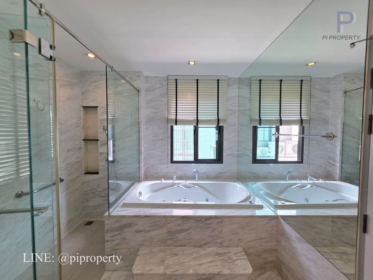 ให้เช่าบ้านบางนา แบริ่ง ลาซาล : ให้เช่า: วิลล่าหรูในโครงการแกรนด์ บางกอก บูเลอวาร์ด สุขุมวิท 4 ห้องนอน 5 ห้องน้ำ