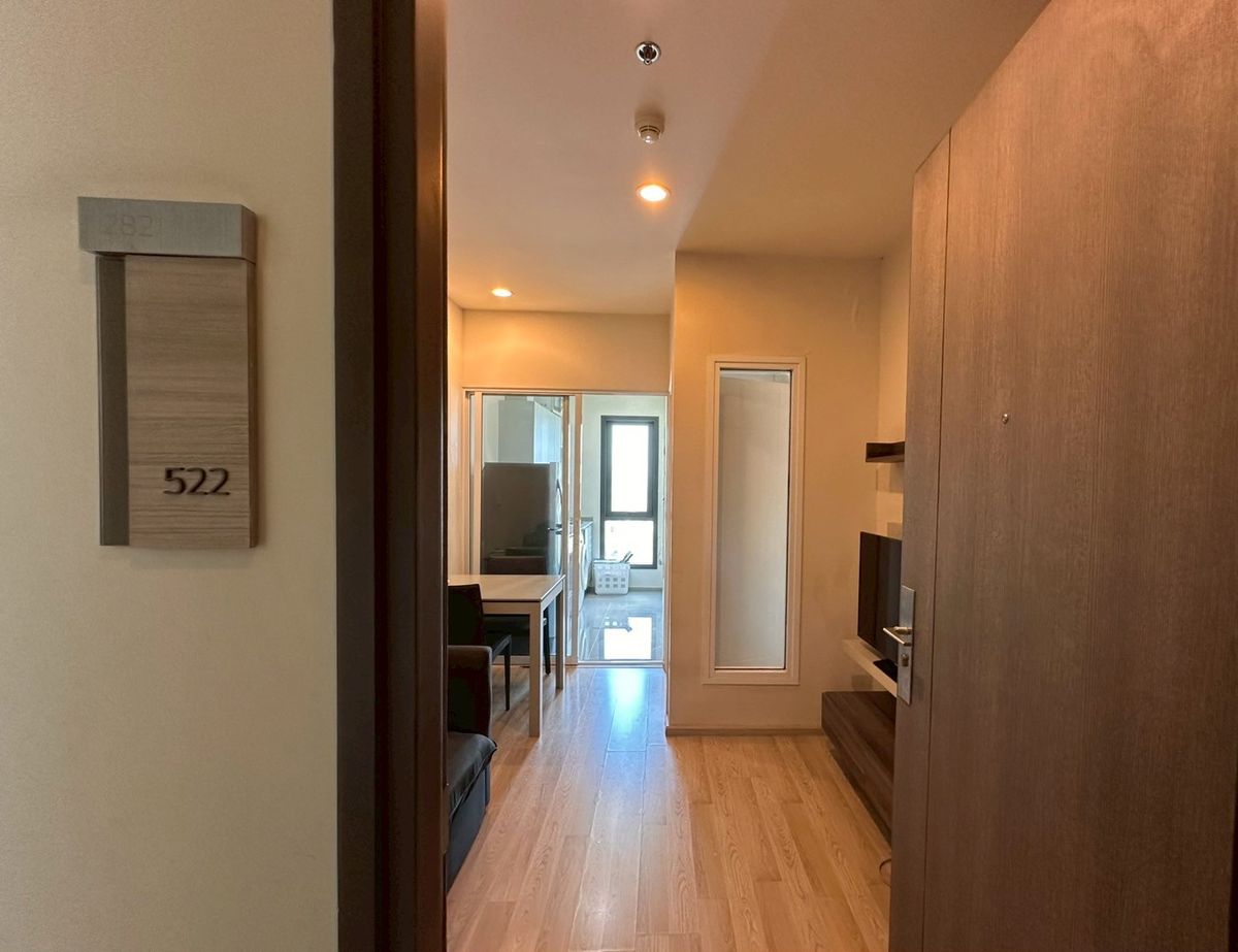 For RentCondoRatchadapisek, Huaikwang, Suttisan : 📍 Centric Ratchada - Huaikhwang. Beautiful room. There are many rooms, good locations, high floor, beautiful furniture Complete electrical appliances (special price)
