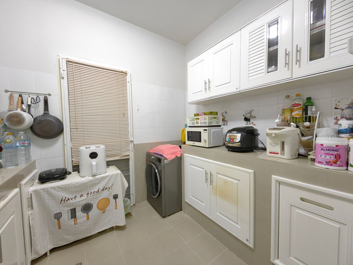 ขายบ้านนวมินทร์ รามอินทรา : บ้านแฝด 2 ชั้น อิคอนเนเจอร์ รามอินทรา 109 ใกล้ถนนรามอินทรา ใกล้รถไฟฟ้าสายสีชมพู แถมเฟอร์พร้อมเข้าอยู่ได้เลย ถูกสุดในโครงการ