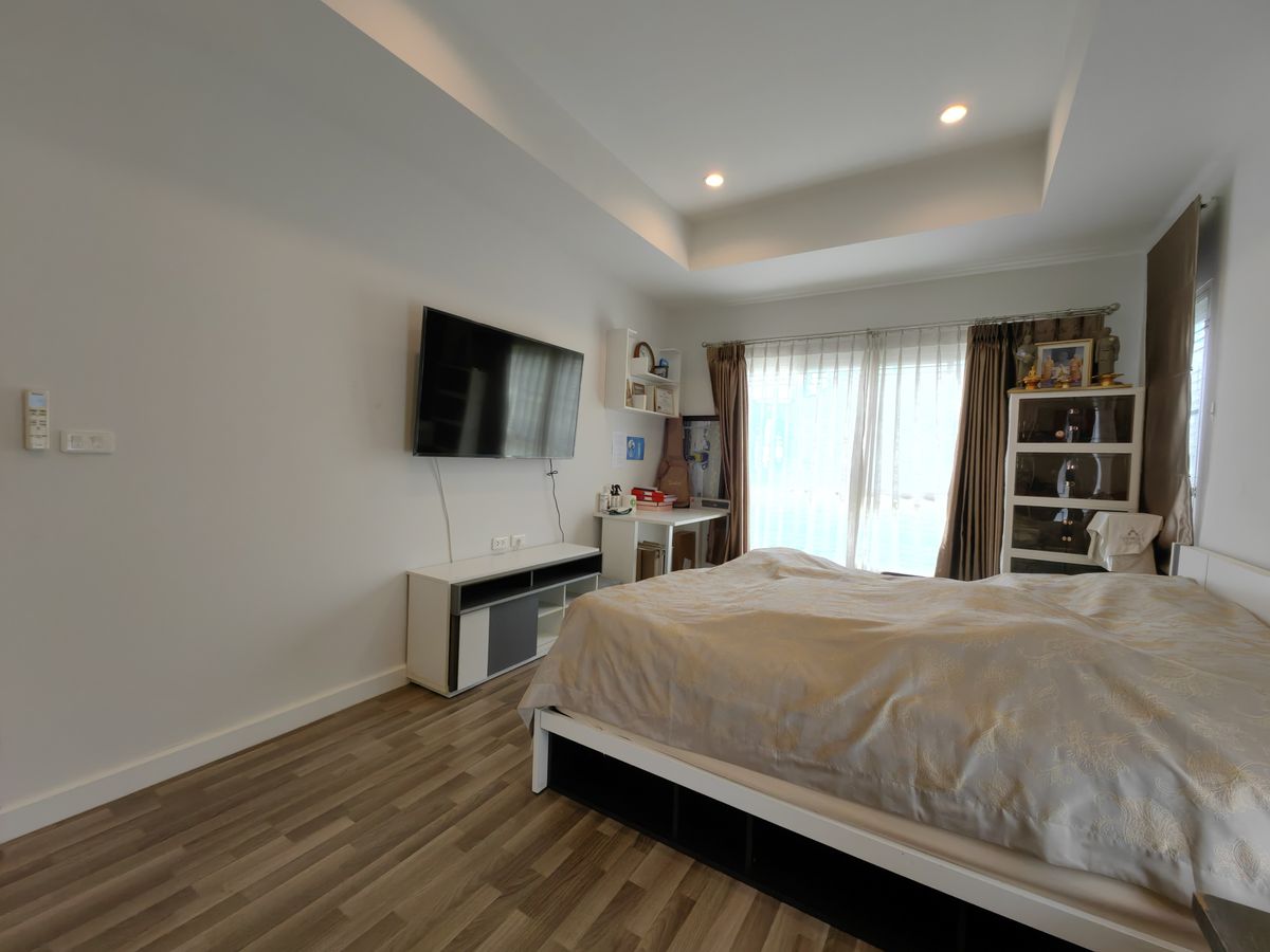 ขายบ้านนวมินทร์ รามอินทรา : บ้านแฝด 2 ชั้น อิคอนเนเจอร์ รามอินทรา 109 ใกล้ถนนรามอินทรา ใกล้รถไฟฟ้าสายสีชมพู แถมเฟอร์พร้อมเข้าอยู่ได้เลย ถูกสุดในโครงการ