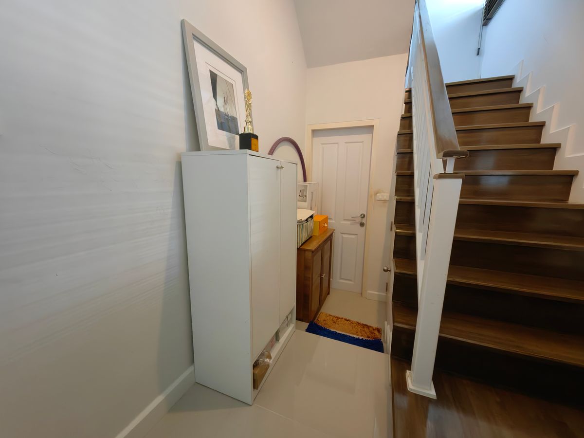 ขายบ้านนวมินทร์ รามอินทรา : บ้านแฝด 2 ชั้น อิคอนเนเจอร์ รามอินทรา 109 ใกล้ถนนรามอินทรา ใกล้รถไฟฟ้าสายสีชมพู แถมเฟอร์พร้อมเข้าอยู่ได้เลย ถูกสุดในโครงการ