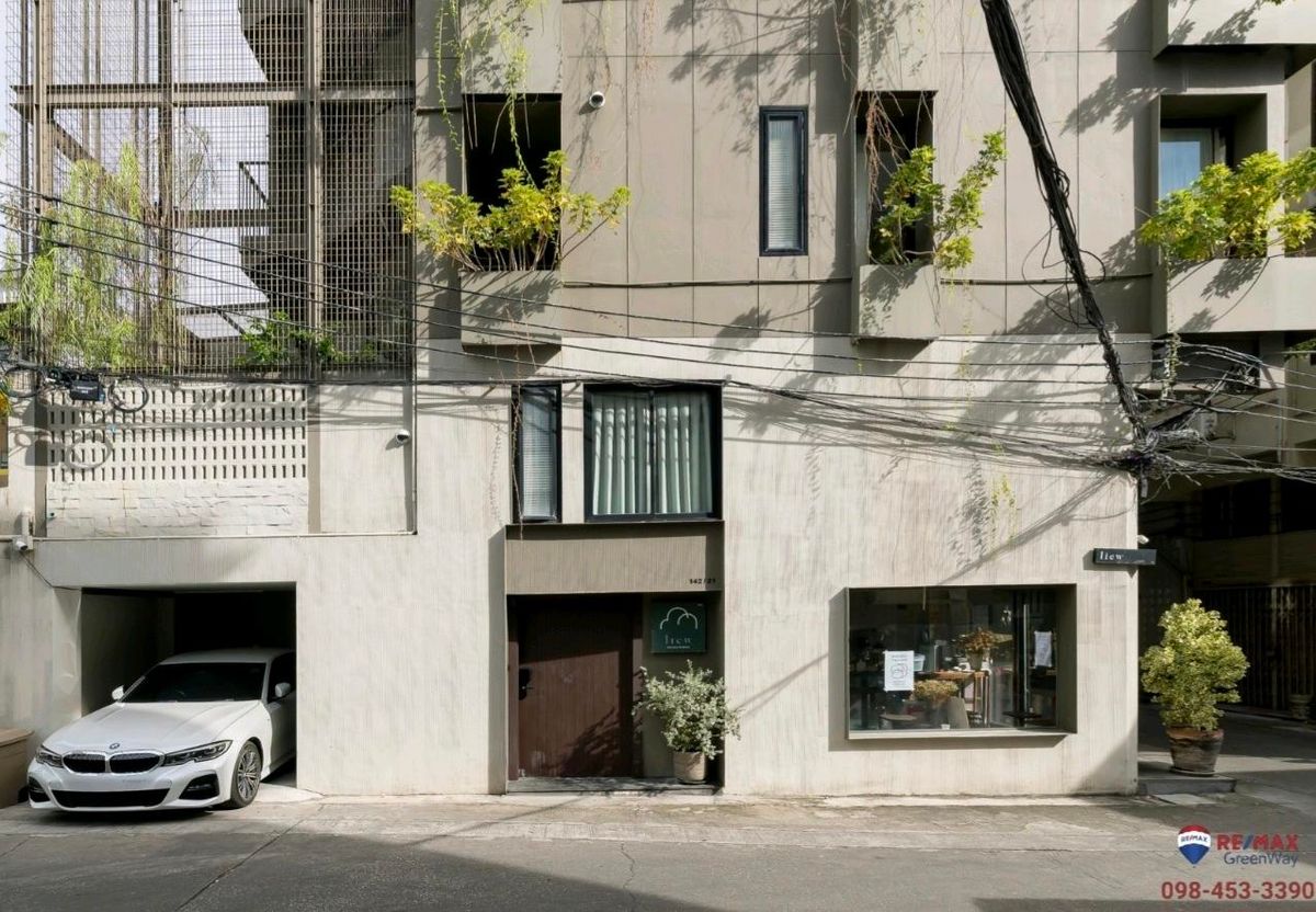 ขายกิจการโรงแรม & กิจการอพาร์ตเมนต์สีลม ศาลาแดง บางรัก : A boutique hotel with indigenous charm [Liew Boutique Residence]โรงแรมบูทีค ที่เต็มไปด้วยเสน่ห์แบบดั้งเดิมของท้องถิ่น บนถนนทรัพย์ (สี่พระยา) ใกล้ MRT สามย่าน เพียง 290 ม. รับรายได้ทันที Yield 9-12%(Exclusive Listing)