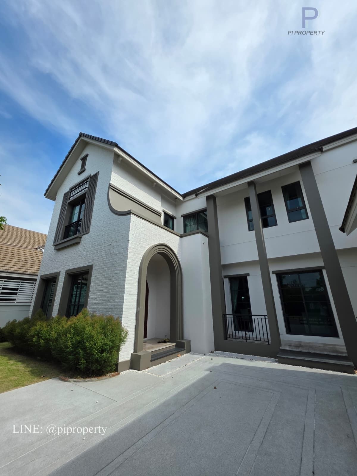 ให้เช่าบ้านบางนา แบริ่ง ลาซาล : ให้เช่า: วิลล่าหรูในโครงการแกรนด์ บางกอก บูเลอวาร์ด สุขุมวิท 4 ห้องนอน 5 ห้องน้ำ