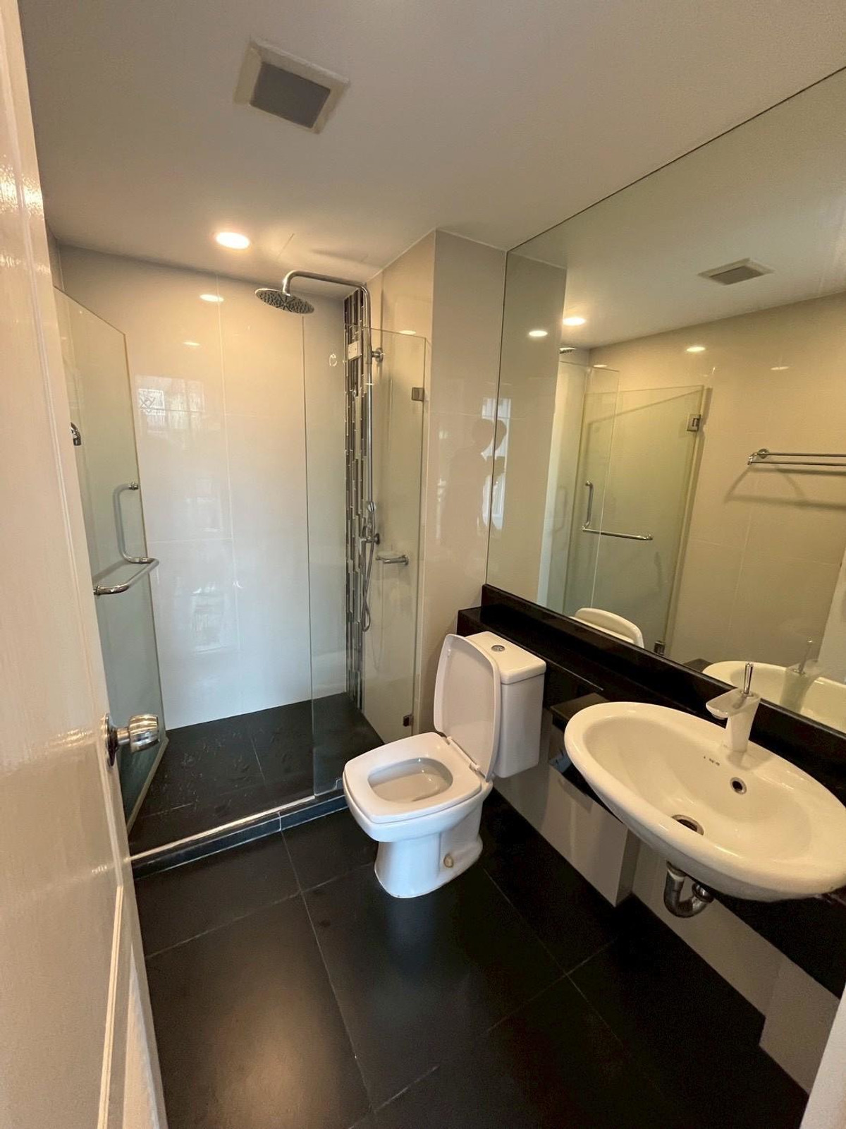 ขายคอนโดปิ่นเกล้า จรัญสนิทวงศ์ : ✨Low rise condo 8ชั้น🔥ขาย ถูกสุดในโครงการ🔥  ชาโตว์ อินทาวน์ จรัญ96/2🔥