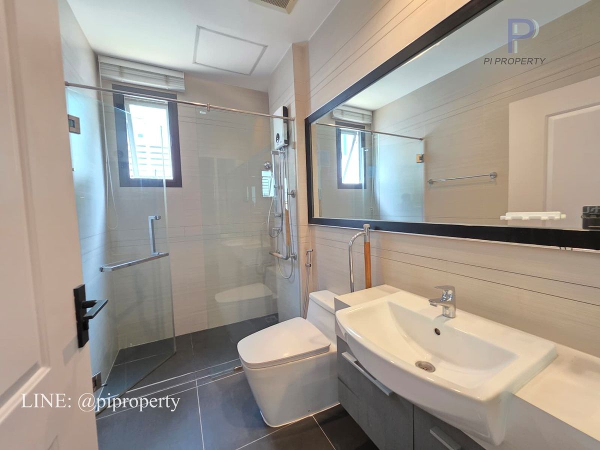 ให้เช่าบ้านบางนา แบริ่ง ลาซาล : ให้เช่า: วิลล่าหรูในโครงการแกรนด์ บางกอก บูเลอวาร์ด สุขุมวิท 4 ห้องนอน 5 ห้องน้ำ