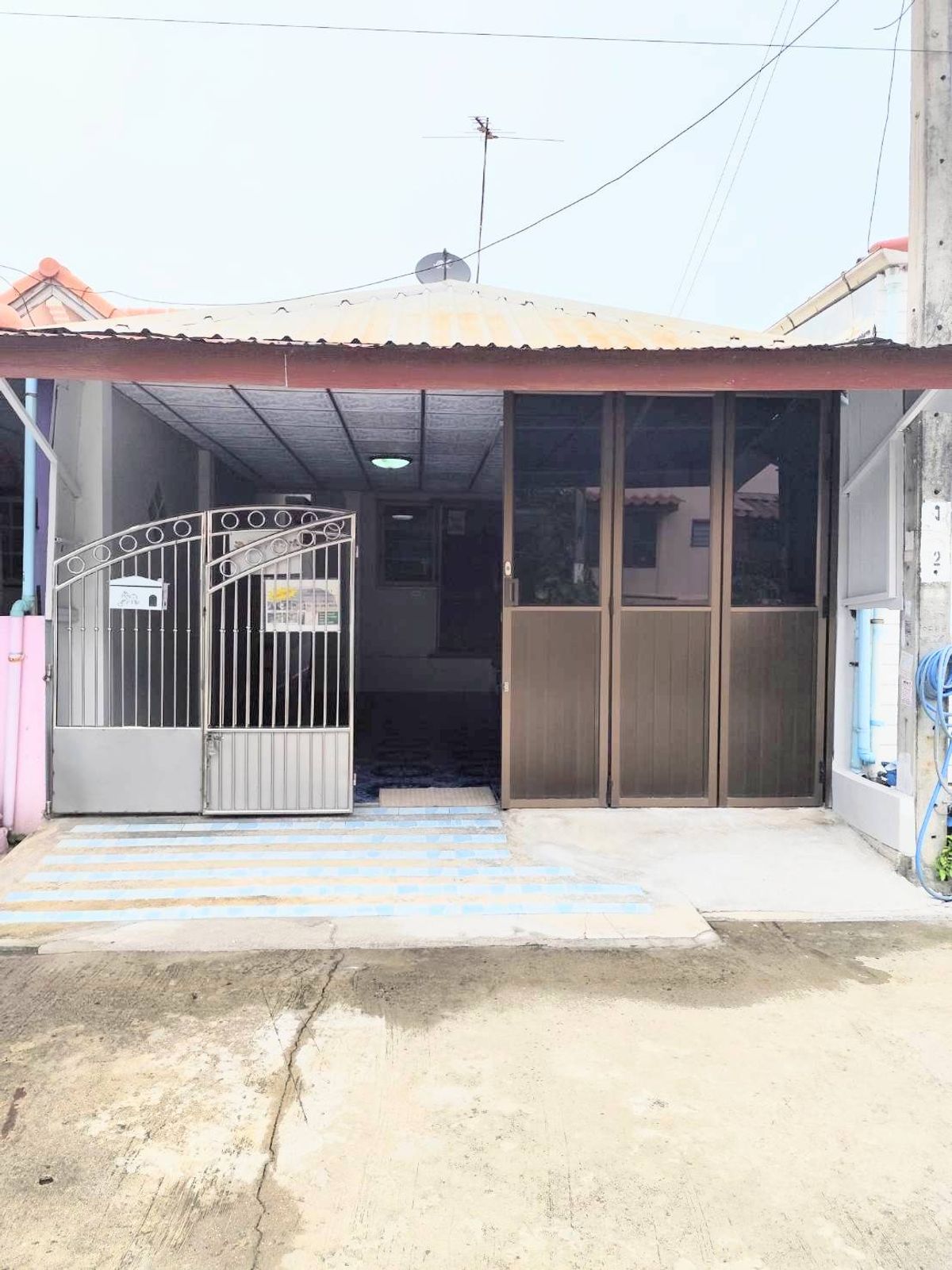 ขายบ้านลาดกระบัง สุวรรณภูมิ :  ขายต่ำกว่าประเมิน จัดสินเชื่อให้ โอนให้ กู้ได้100%..วัฒนา1 สังฆประชา9 หนองจอก บ้านชั้นเดียว 23ตร.ว. ต้นโครงการ รีโนเวทใหม่ แถม แอร์2เครื่อง