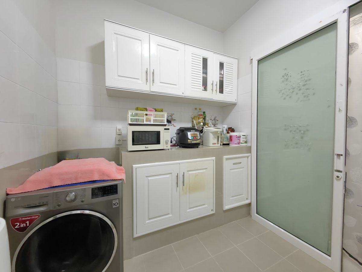 ขายบ้านนวมินทร์ รามอินทรา : บ้านแฝด 2 ชั้น อิคอนเนเจอร์ รามอินทรา 109 ใกล้ถนนรามอินทรา ใกล้รถไฟฟ้าสายสีชมพู แถมเฟอร์พร้อมเข้าอยู่ได้เลย ถูกสุดในโครงการ