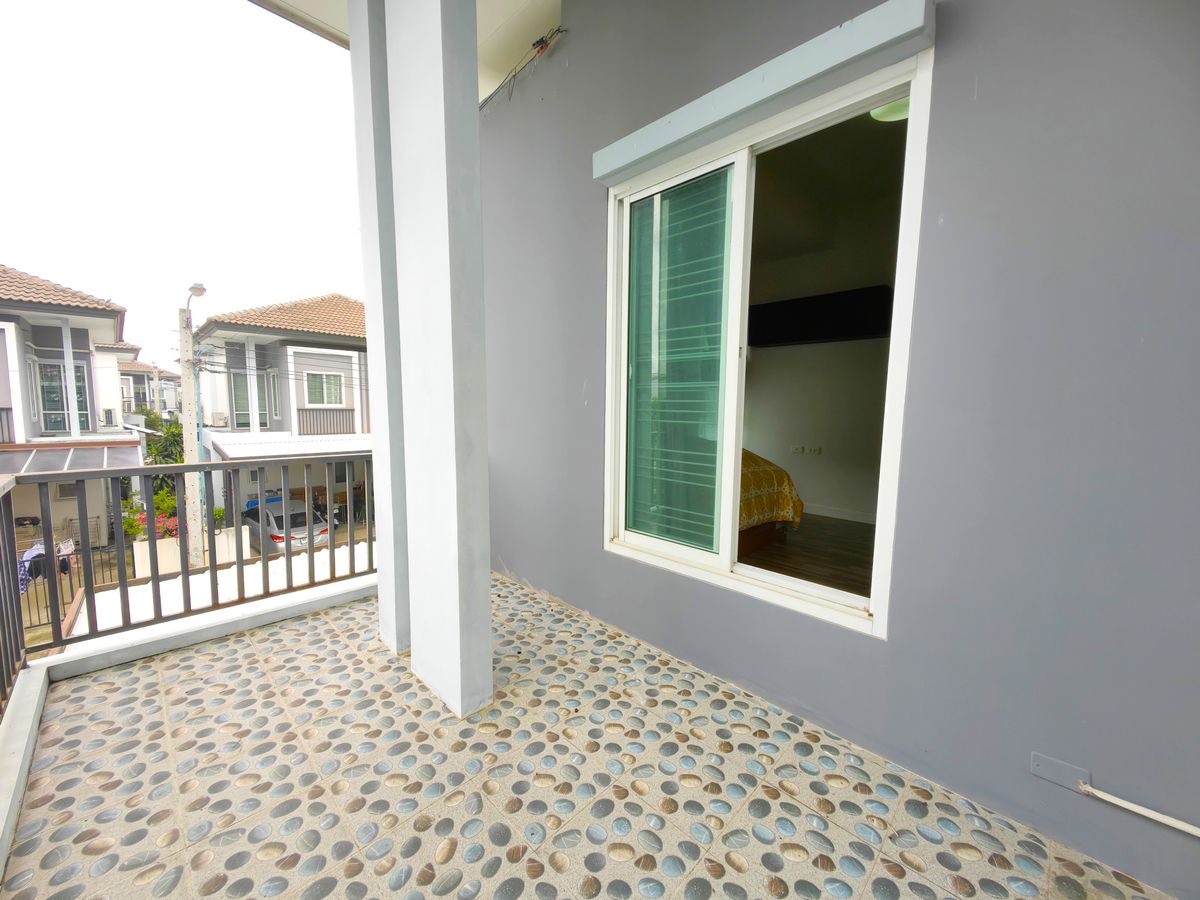 ขายบ้านนวมินทร์ รามอินทรา : บ้านแฝด 2 ชั้น อิคอนเนเจอร์ รามอินทรา 109 ใกล้ถนนรามอินทรา ใกล้รถไฟฟ้าสายสีชมพู แถมเฟอร์พร้อมเข้าอยู่ได้เลย ถูกสุดในโครงการ