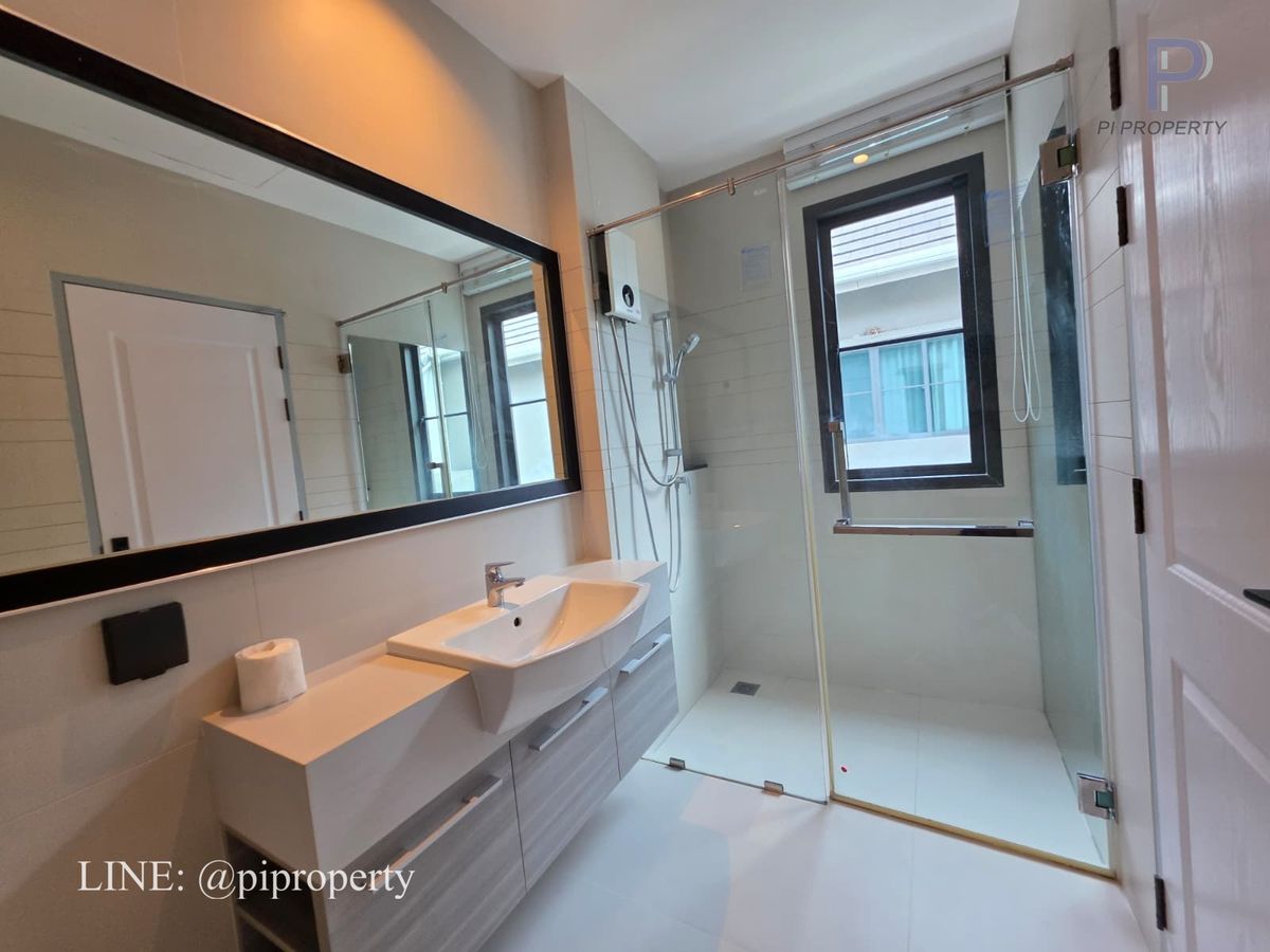 ให้เช่าบ้านบางนา แบริ่ง ลาซาล : ให้เช่า: วิลล่าหรูในโครงการแกรนด์ บางกอก บูเลอวาร์ด สุขุมวิท 4 ห้องนอน 5 ห้องน้ำ