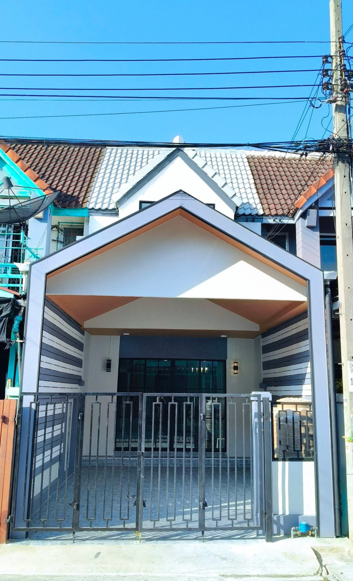 ขายทาวน์โฮมมีนบุรี-ร่มเกล้า : ขายทาวน์เฮ้าส์/ทาวน์โฮม  บ้านพูนสินธานี 3 คลองสองต้นนุ่น เขต ลาดกระบัง กรุงเทพ CX-148766