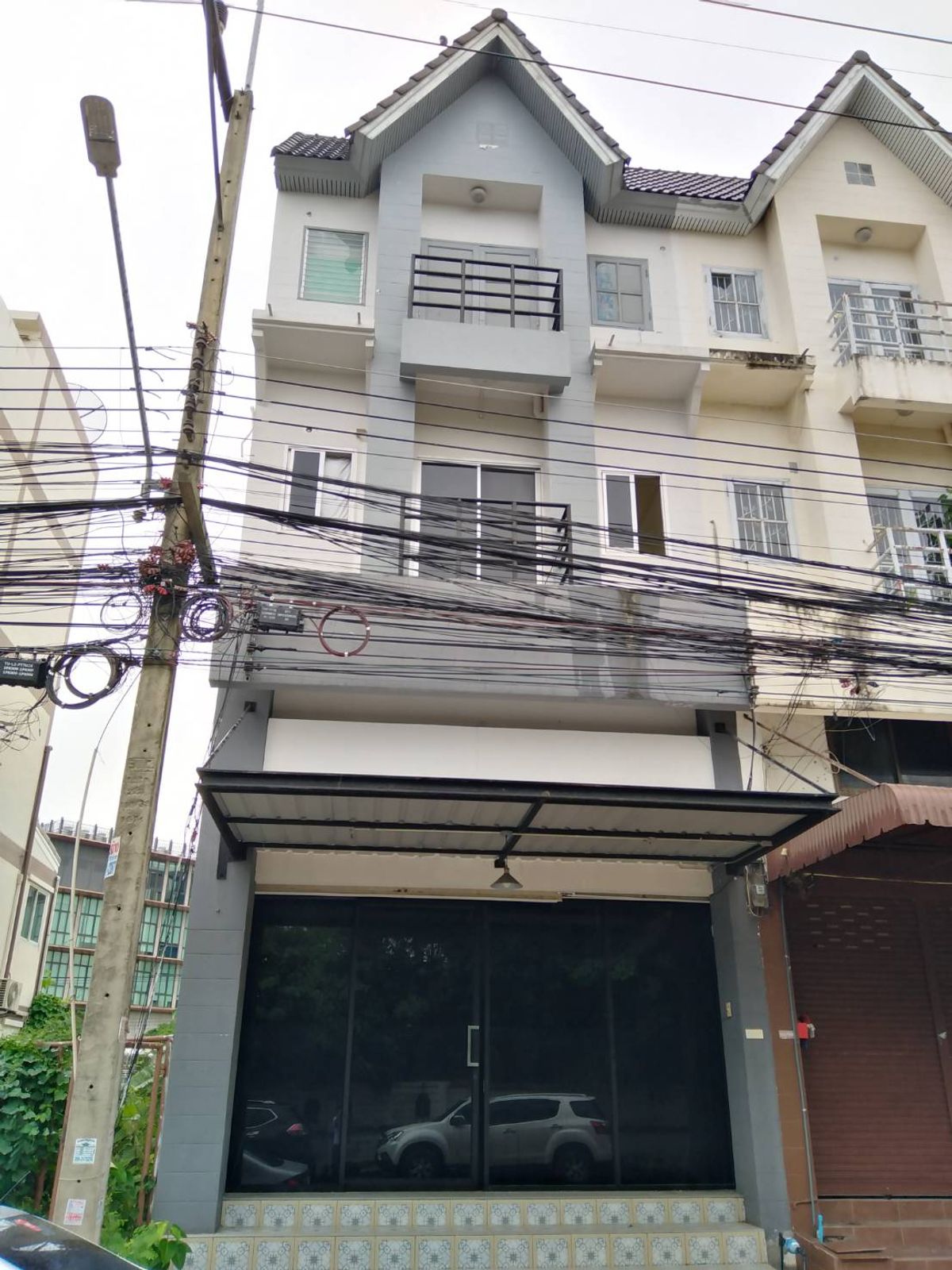 ให้เช่าอาคารพาณิชย์ปทุมธานี รังสิต ธรรมศาสตร์ : อาคารพาณิชย์ หมู่บ้านสถาพร รังสิตคลอง 3 ถนนรังสิต-นครนายก ตรงข้ามดรีมเวิล์ด 17.5 วา เหมาะค้าขาย เปิดร้านเล็ก ๆ 15,900/ เดือน