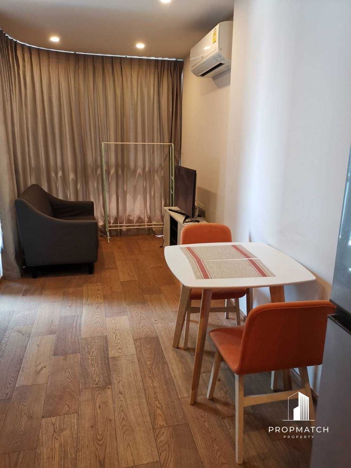 For RentCondo : ✨Flash Deal ✨Q Chidlom( 1Bed 1Bath 35SQM.) แต่งครบพร้อมอยู่ !! เพียง 18,000 บาทต่อเดือน Tel.0981315848 @propmatch