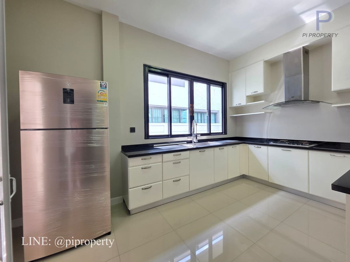 ให้เช่าบ้านบางนา แบริ่ง ลาซาล : ให้เช่า: วิลล่าหรูในโครงการแกรนด์ บางกอก บูเลอวาร์ด สุขุมวิท 4 ห้องนอน 5 ห้องน้ำ