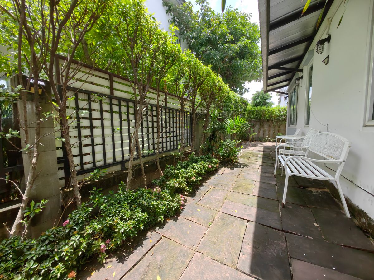 ขายบ้านนวมินทร์ รามอินทรา : บ้านแฝด 2 ชั้น อิคอนเนเจอร์ รามอินทรา 109 ใกล้ถนนรามอินทรา ใกล้รถไฟฟ้าสายสีชมพู แถมเฟอร์พร้อมเข้าอยู่ได้เลย ถูกสุดในโครงการ