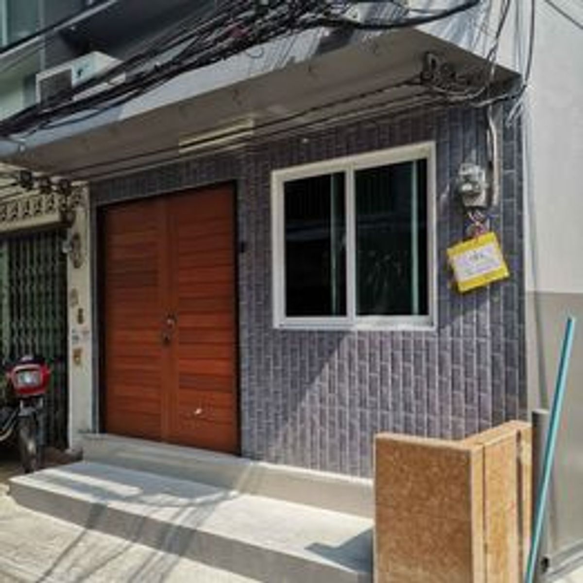 ให้เช่าบ้านสาทร นราธิวาส : ให้เช่าตึกแถว 2 ชั้นหลังมุม รีโนเวทใหม่ จันทน์ 18/7 แยก 14