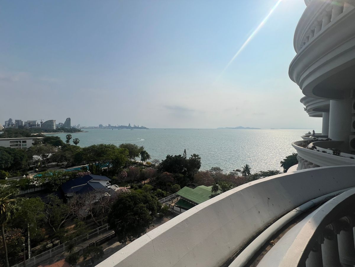 For SaleCondoPattaya, Bangsaen, Chonburi : Sell very cheap. Silver Beach Pattaya Condo, 3 bedrooms, 200 sqm, only 10 million baht !!!