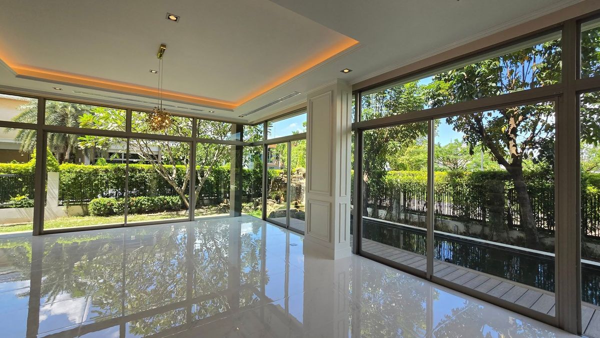 ขายบ้านมีนบุรี-ร่มเกล้า : ลดแรงที่สุดจาก 49.9 ล้านบาท เหลือเพียง 39.9 ล้านบาท . บ้านใหม่ยังไม่เคยเข้าอยู่ บิวท์อินหรูมูลค่าเกือบ 10 ล้านบาท . Perfect Masterpiece Century Ramkhamhaeng 164 บ้านเดี่ยวหรู หลังมุม ทำเลดีที่สุดในโครงการ ใกล้ MRT สายสีส้ม | ติดสวนส่วนกลาง 