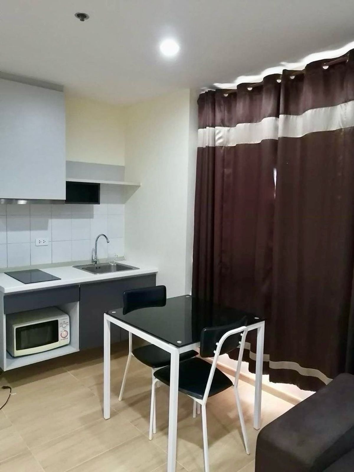 For SaleCondoOnnut, Udomsuk : Sell The Base S77 Building B 35 sq.m. Floor 8, large room, beautiful view, D -D -NS Onnut and Department Store. Stay or invest is very worth the price of 3,300,000 baht.