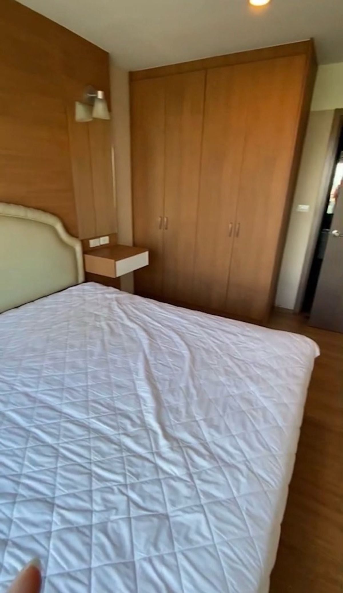 For SaleCondoOnnut, Udomsuk : Sell The Base S77 Building B 35 sq.m. Floor 8, large room, beautiful view, D -D -NS Onnut and Department Store. Stay or invest is very worth the price of 3,300,000 baht.