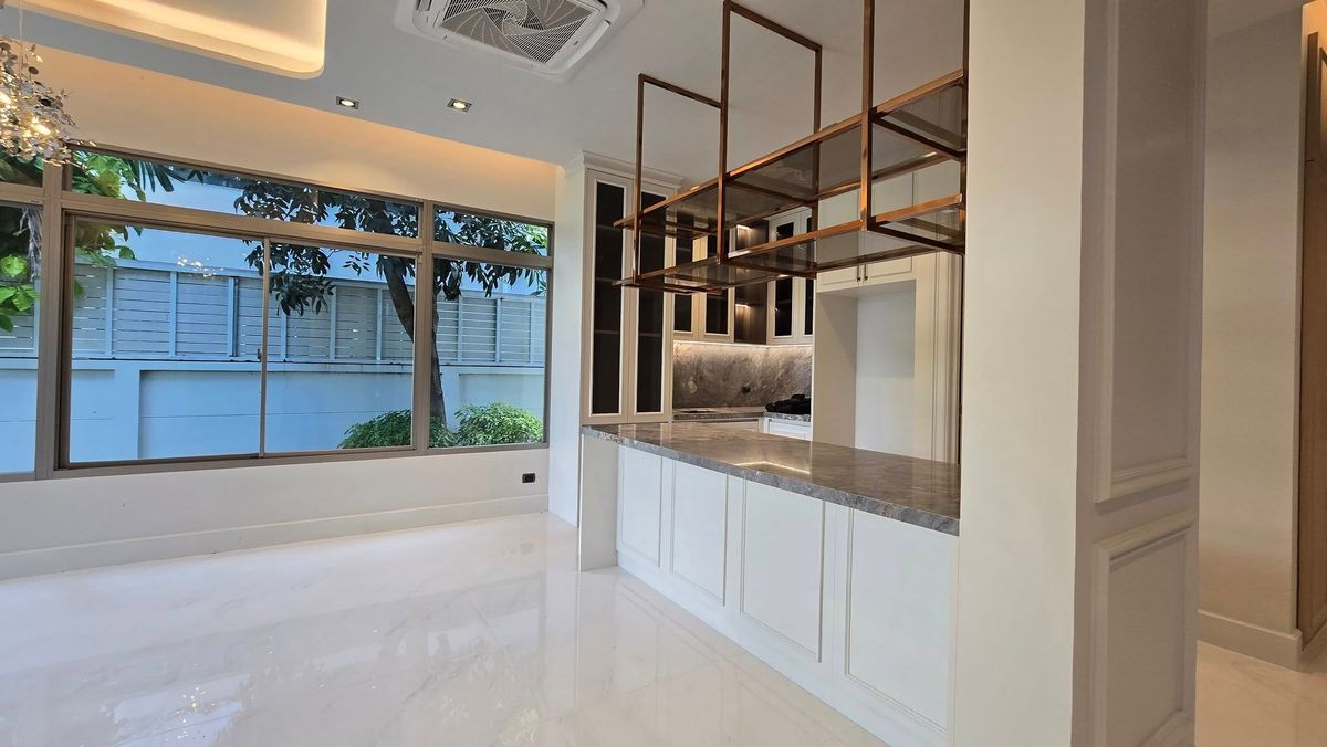 ขายบ้านมีนบุรี-ร่มเกล้า : ลดแรงที่สุดจาก 49.9 ล้านบาท เหลือเพียง 39.9 ล้านบาท . บ้านใหม่ยังไม่เคยเข้าอยู่ บิวท์อินหรูมูลค่าเกือบ 10 ล้านบาท . Perfect Masterpiece Century Ramkhamhaeng 164 บ้านเดี่ยวหรู หลังมุม ทำเลดีที่สุดในโครงการ ใกล้ MRT สายสีส้ม | ติดสวนส่วนกลาง 