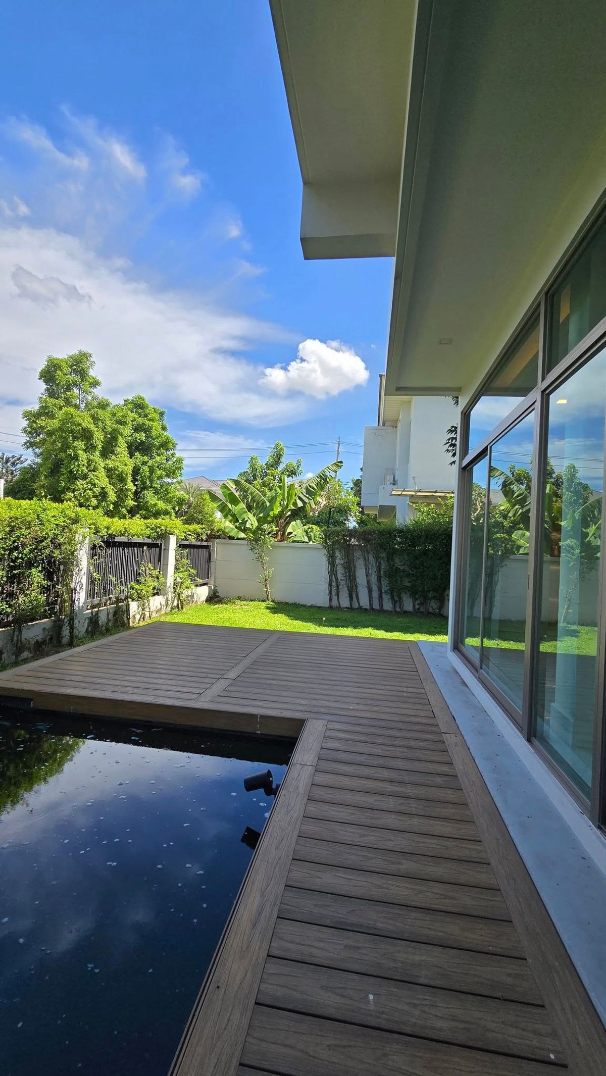 ขายบ้านมีนบุรี-ร่มเกล้า : ลดแรงที่สุดจาก 49.9 ล้านบาท เหลือเพียง 39.9 ล้านบาท . บ้านใหม่ยังไม่เคยเข้าอยู่ บิวท์อินหรูมูลค่าเกือบ 10 ล้านบาท . Perfect Masterpiece Century Ramkhamhaeng 164 บ้านเดี่ยวหรู หลังมุม ทำเลดีที่สุดในโครงการ ใกล้ MRT สายสีส้ม | ติดสวนส่วนกลาง 