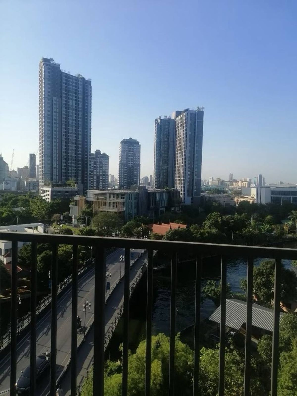 For SaleCondoOnnut, Udomsuk : Sell The Base S77 Building B 35 sq.m. Floor 8, large room, beautiful view, D -D -NS Onnut and Department Store. Stay or invest is very worth the price of 3,300,000 baht.