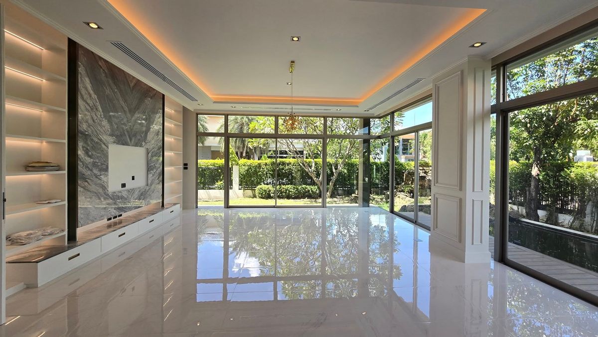 ขายบ้านมีนบุรี-ร่มเกล้า : ลดแรงที่สุดจาก 49.9 ล้านบาท เหลือเพียง 39.9 ล้านบาท . บ้านใหม่ยังไม่เคยเข้าอยู่ บิวท์อินหรูมูลค่าเกือบ 10 ล้านบาท . Perfect Masterpiece Century Ramkhamhaeng 164 บ้านเดี่ยวหรู หลังมุม ทำเลดีที่สุดในโครงการ ใกล้ MRT สายสีส้ม | ติดสวนส่วนกลาง 