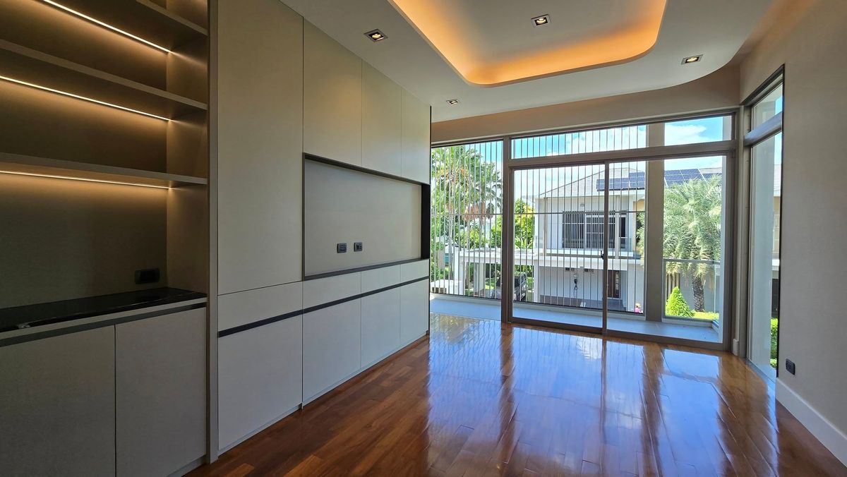 ขายบ้านมีนบุรี-ร่มเกล้า : ลดแรงที่สุดจาก 49.9 ล้านบาท เหลือเพียง 39.9 ล้านบาท . บ้านใหม่ยังไม่เคยเข้าอยู่ บิวท์อินหรูมูลค่าเกือบ 10 ล้านบาท . Perfect Masterpiece Century Ramkhamhaeng 164 บ้านเดี่ยวหรู หลังมุม ทำเลดีที่สุดในโครงการ ใกล้ MRT สายสีส้ม | ติดสวนส่วนกลาง 