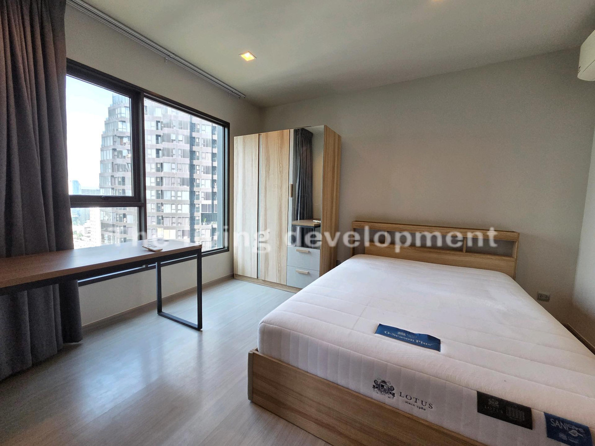 ให้เช่าคอนโดพระราม 9 เพชรบุรีตัดใหม่ RCA : For rent Live Asoke-Rama 9 The price is 17,000 baht. 