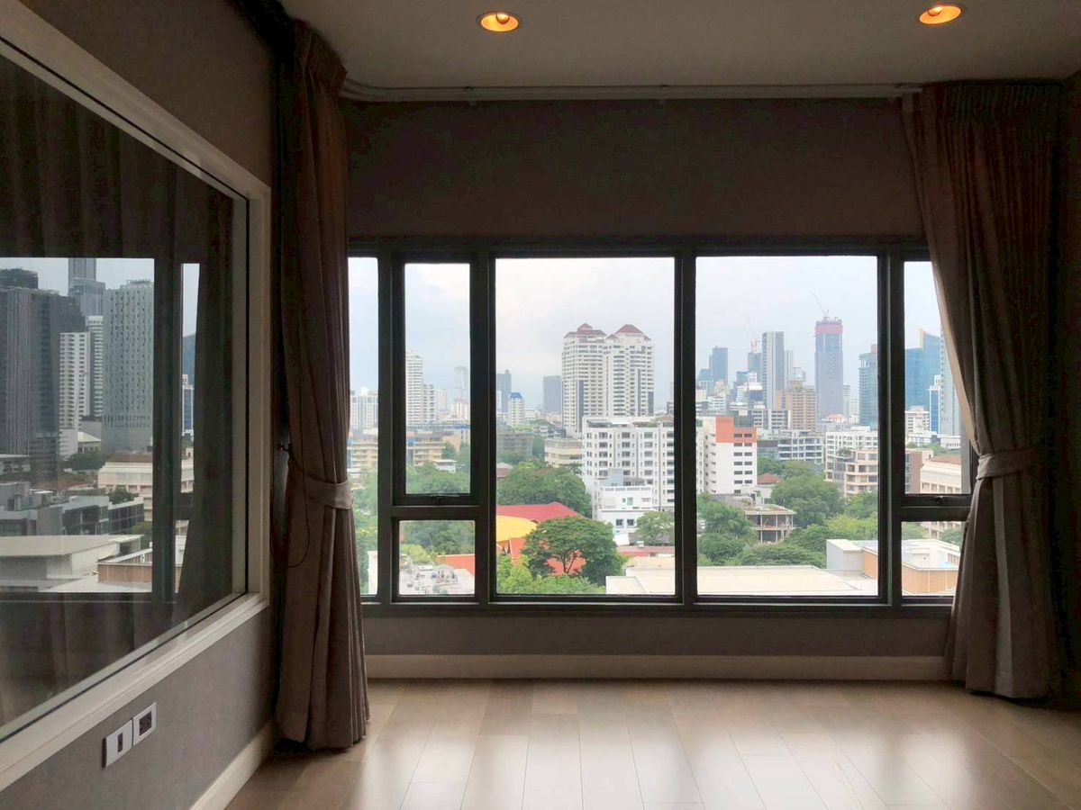 ขายคอนโดสุขุมวิท อโศก ทองหล่อ : ● Duplex type ● ชั้น 05+ 125.58 ตร.ม. | 2 ห้องนอน วิวสวย | ใกล้ BTS ทองหล่อ 3 นาที, Emporium 3 นาที, โรงพยาบาลสมิติเวช สุขุมวิท 4 นาที
