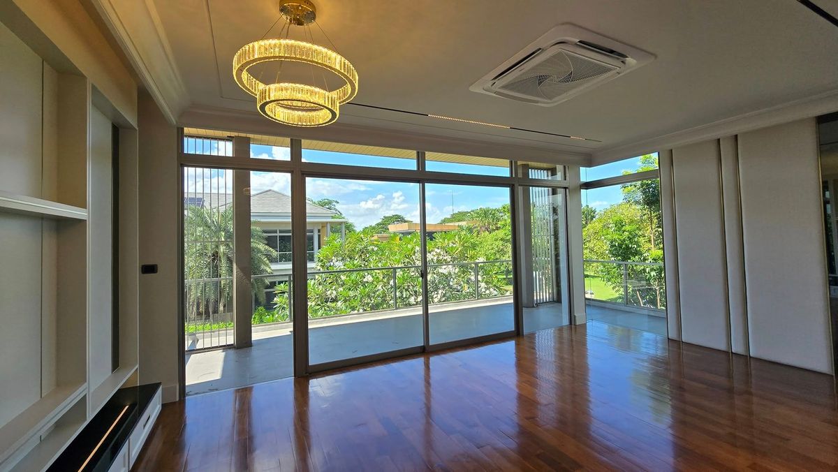 ขายบ้านมีนบุรี-ร่มเกล้า : ลดแรงที่สุดจาก 49.9 ล้านบาท เหลือเพียง 39.9 ล้านบาท . บ้านใหม่ยังไม่เคยเข้าอยู่ บิวท์อินหรูมูลค่าเกือบ 10 ล้านบาท . Perfect Masterpiece Century Ramkhamhaeng 164 บ้านเดี่ยวหรู หลังมุม ทำเลดีที่สุดในโครงการ ใกล้ MRT สายสีส้ม | ติดสวนส่วนกลาง 