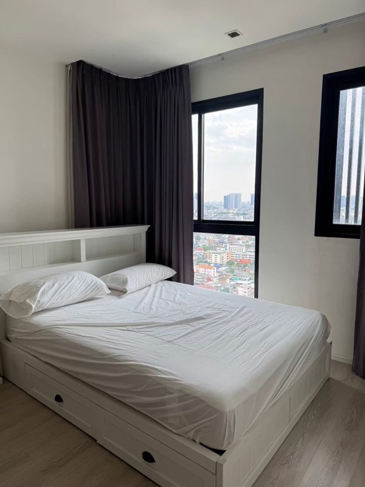 For RentCondoRatchadapisek, Huaikwang, Suttisan : A condominium located 230 meters away from MRT Sutthisan. 2 bedrooms 2 bathrooms. fully firnished. ready to move in✨