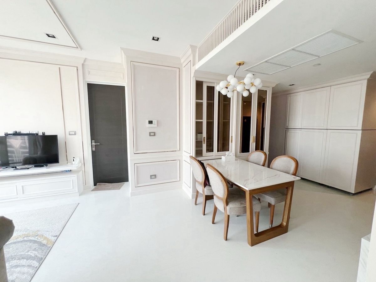 คอนโดสาทร นราธิวาส : The Bangkok Sathorn - Luxury with all built-in furniture and private lift