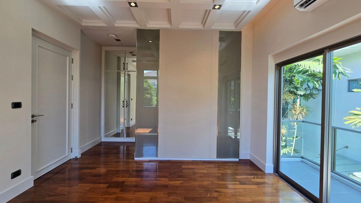 ขายบ้านมีนบุรี-ร่มเกล้า : ลดแรงที่สุดจาก 49.9 ล้านบาท เหลือเพียง 39.9 ล้านบาท . บ้านใหม่ยังไม่เคยเข้าอยู่ บิวท์อินหรูมูลค่าเกือบ 10 ล้านบาท . Perfect Masterpiece Century Ramkhamhaeng 164 บ้านเดี่ยวหรู หลังมุม ทำเลดีที่สุดในโครงการ ใกล้ MRT สายสีส้ม | ติดสวนส่วนกลาง 