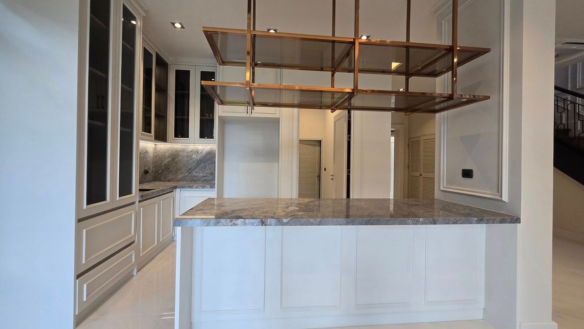 ขายบ้านมีนบุรี-ร่มเกล้า : ลดแรงที่สุดจาก 49.9 ล้านบาท เหลือเพียง 39.9 ล้านบาท . บ้านใหม่ยังไม่เคยเข้าอยู่ บิวท์อินหรูมูลค่าเกือบ 10 ล้านบาท . Perfect Masterpiece Century Ramkhamhaeng 164 บ้านเดี่ยวหรู หลังมุม ทำเลดีที่สุดในโครงการ ใกล้ MRT สายสีส้ม | ติดสวนส่วนกลาง 