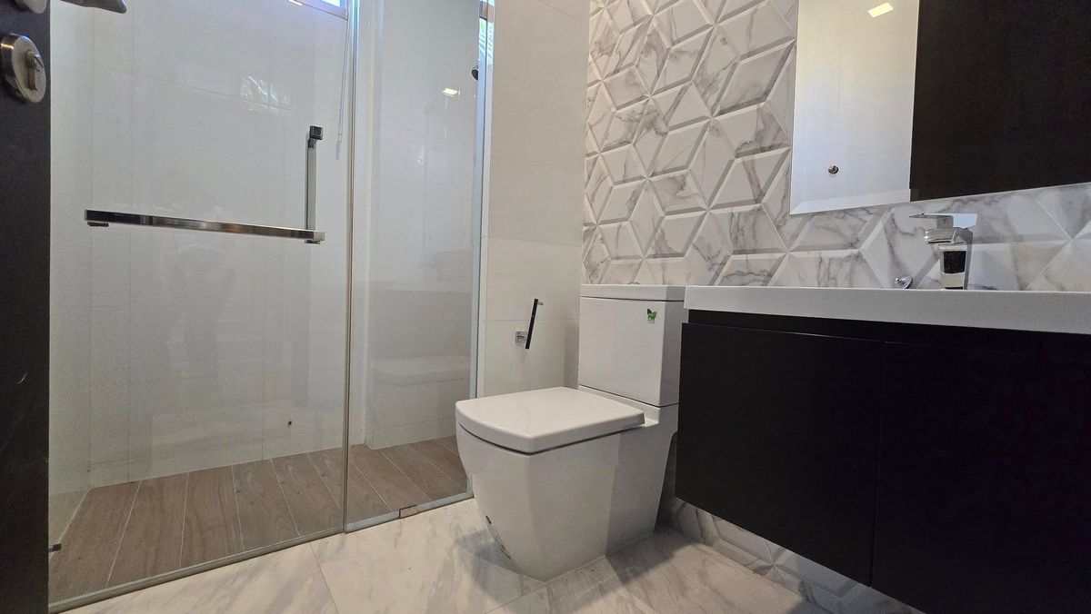 ขายบ้านมีนบุรี-ร่มเกล้า : ลดแรงที่สุดจาก 49.9 ล้านบาท เหลือเพียง 39.9 ล้านบาท . บ้านใหม่ยังไม่เคยเข้าอยู่ บิวท์อินหรูมูลค่าเกือบ 10 ล้านบาท . Perfect Masterpiece Century Ramkhamhaeng 164 บ้านเดี่ยวหรู หลังมุม ทำเลดีที่สุดในโครงการ ใกล้ MRT สายสีส้ม | ติดสวนส่วนกลาง 